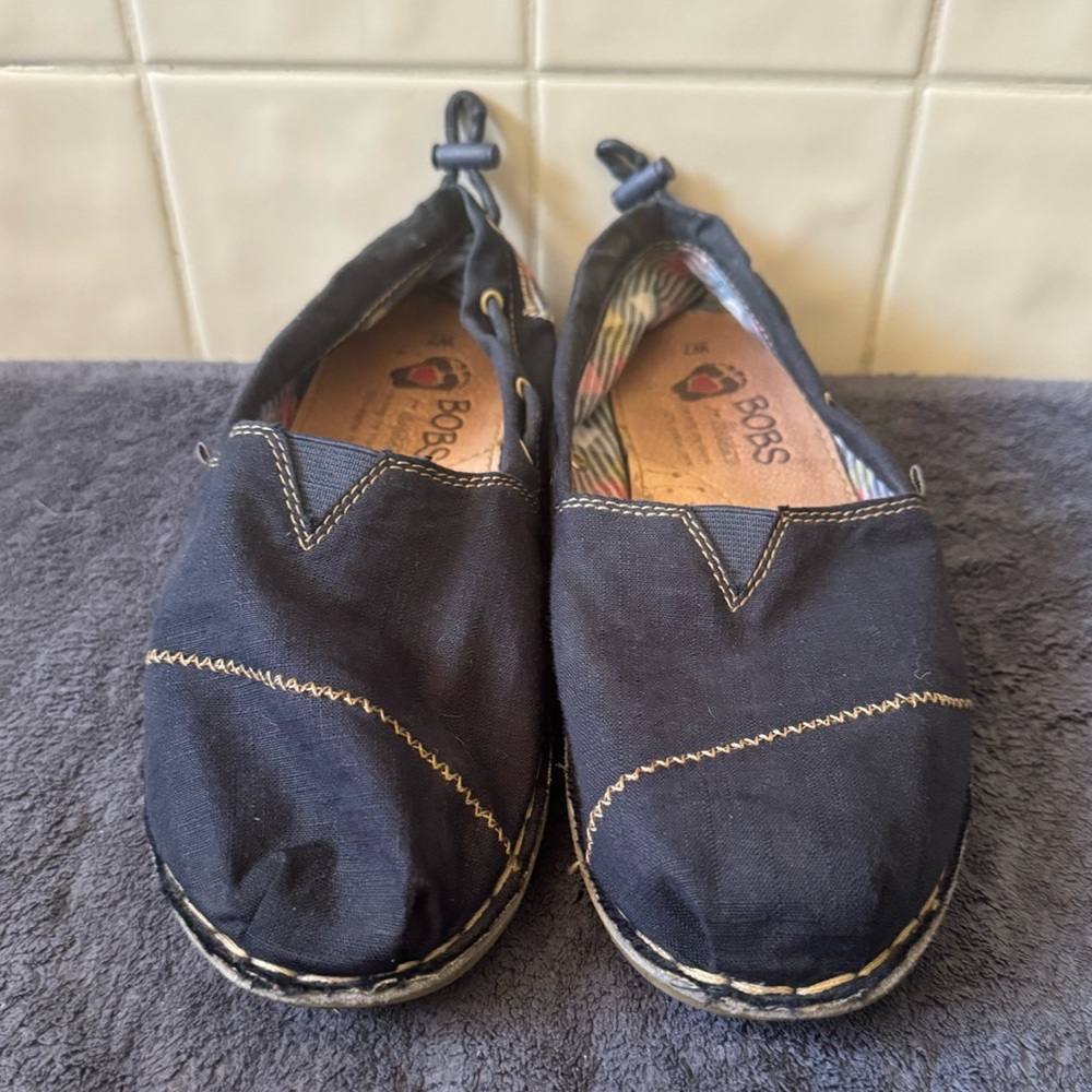 Bobs by Skechers slip on shoes. Sz 7